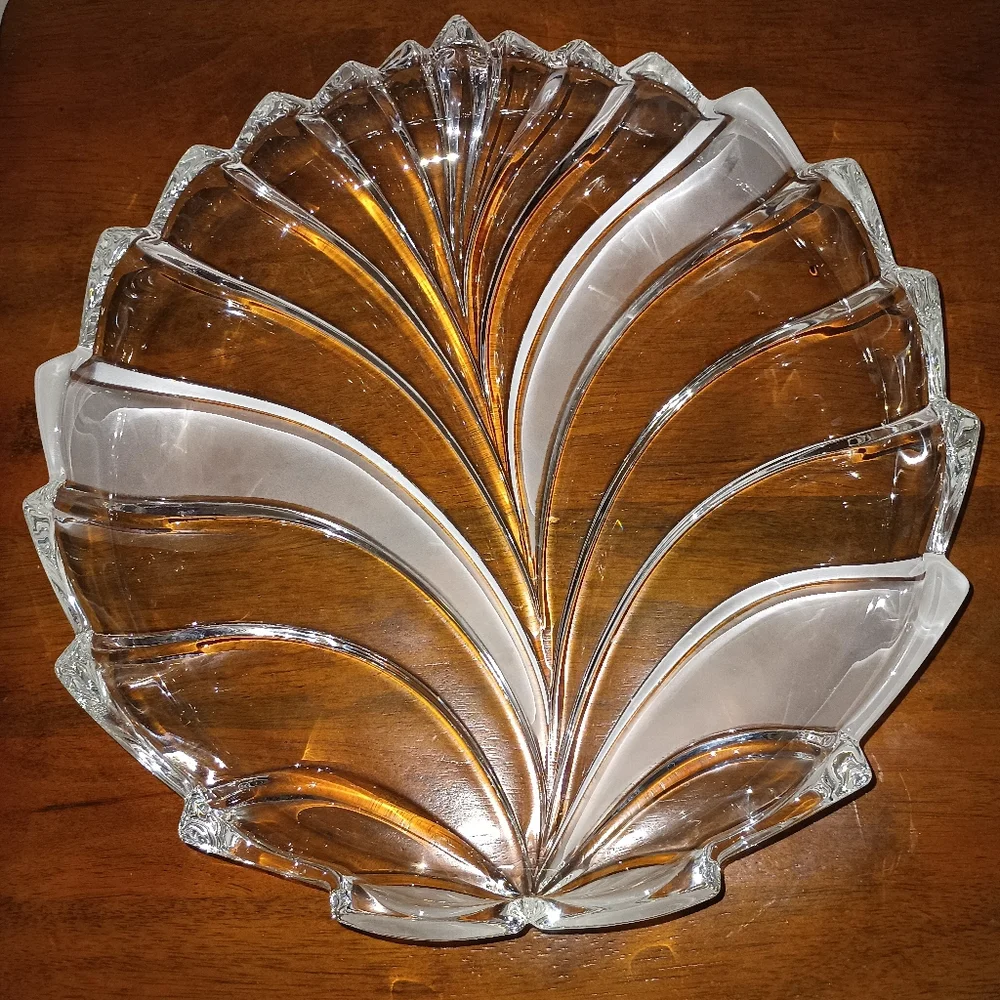 Mikasa Bolero Elegant Glass Leaf-Shape‎ Platter 11